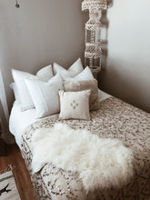 Load image into Gallery viewer, Handiras Moroccan Vintage Wedding Blanket
