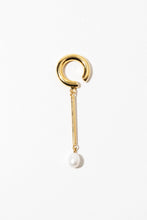 Load image into Gallery viewer, Charlotte Earcuff Bar + Pearl
